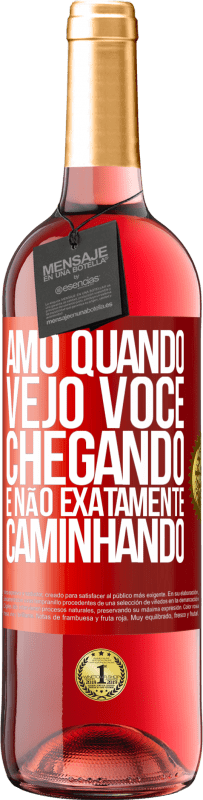 29,95 € | Vinho rosé Edição ROSÉ Amo quando vejo você chegando e não exatamente caminhando Etiqueta Vermelha. Etiqueta personalizável Vinho jovem Colheita 2025 Tempranillo