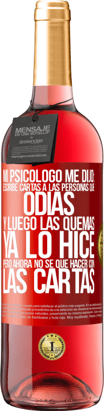 29,95 € | Vino Rosado Edición ROSÉ Mi psicólogo me dijo: escribe cartas a las personas que odias y luego las quemas. Ya lo hice, pero ahora no sé qué hacer con Etiqueta Roja. Etiqueta personalizable Vino joven Cosecha 2023 Tempranillo