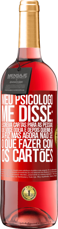 29,95 € Envio grátis | Vinho rosé Edição ROSÉ Meu psicólogo me disse: escreva cartas para as pessoas que você odeia e depois queime-as. Já fiz, mas agora não sei o que Etiqueta Vermelha. Etiqueta personalizável Vinho jovem Colheita 2023 Tempranillo