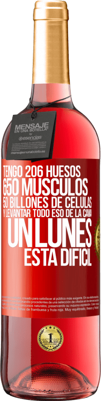 29,95 € Envío gratis | Vino Rosado Edición ROSÉ Tengo 206 huesos, 650 músculos, 50 billones de células y levantar todo eso de la cama un lunes está difícil Etiqueta Roja. Etiqueta personalizable Vino joven Cosecha 2023 Tempranillo