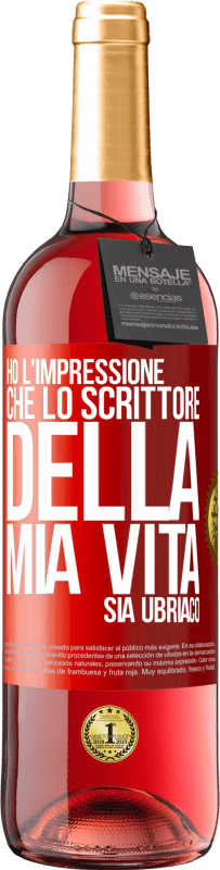 29,95 € Spedizione Gratuita | Vino rosato Edizione ROSÉ Ho l'impressione che lo scrittore della mia vita sia ubriaco Etichetta Rossa. Etichetta personalizzabile Vino giovane Raccogliere 2023 Tempranillo