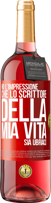 29,95 € Spedizione Gratuita | Vino rosato Edizione ROSÉ Ho l'impressione che lo scrittore della mia vita sia ubriaco Etichetta Rossa. Etichetta personalizzabile Vino giovane Raccogliere 2025 Tempranillo