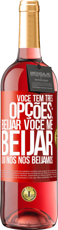 Envio grátis | Vinho rosé Edição ROSÉ Você tem três opções: beijar você, me beijar ou nós nos beijamos Etiqueta Vermelha. Etiqueta personalizável Vinho jovem Colheita 2023 Tempranillo