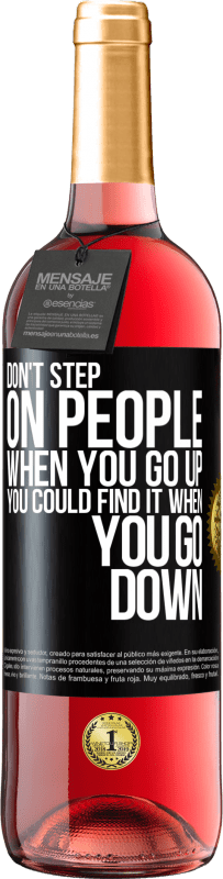 29,95 € 免费送货 | 桃红葡萄酒 ROSÉ版 上楼时不要踩人，下楼时可以找到人 黑标. 可自定义的标签 青年酒 收成 2025 Tempranillo