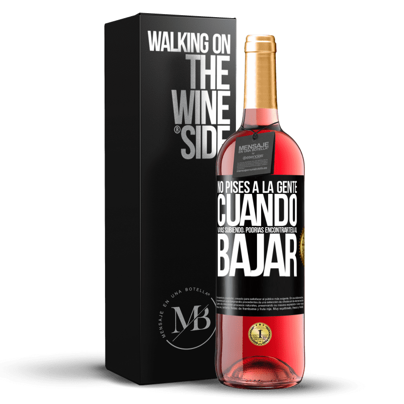 29,95 € Envío gratis | Vino Rosado Edición ROSÉ No pises a la gente cuando vayas subiendo, podrías encontrártela al bajar Etiqueta Negra. Etiqueta personalizable Vino joven Cosecha 2024 Tempranillo