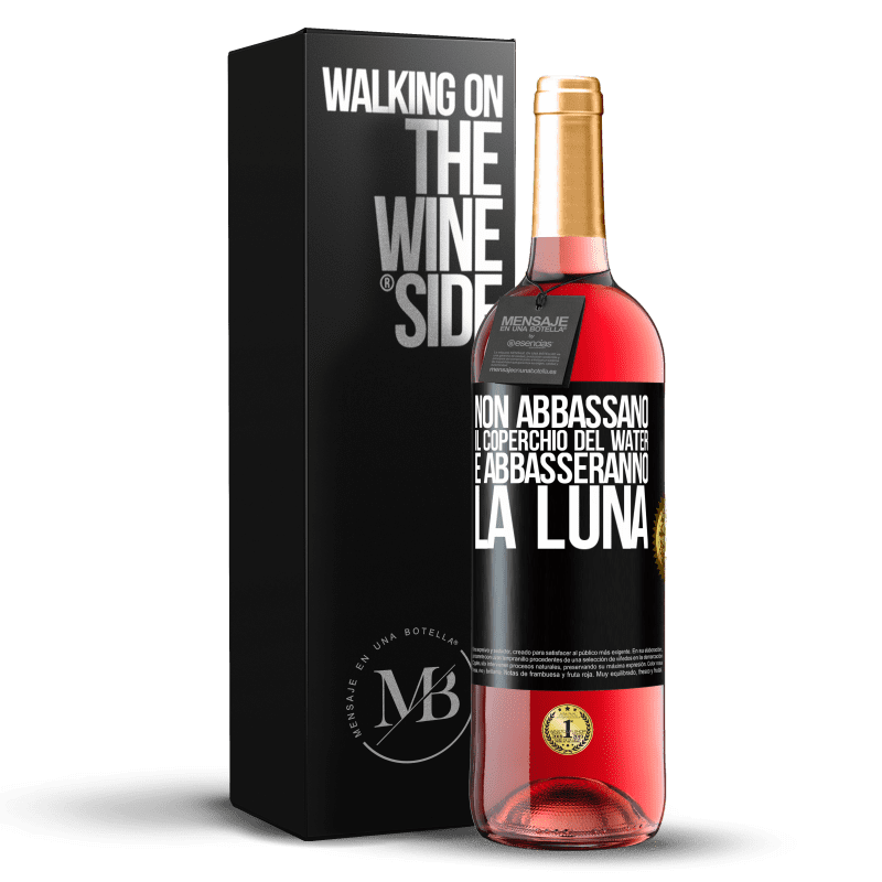 29,95 € Spedizione Gratuita | Vino rosato Edizione ROSÉ Non abbassano il coperchio del water e abbasseranno la luna Etichetta Nera. Etichetta personalizzabile Vino giovane Raccogliere 2024 Tempranillo