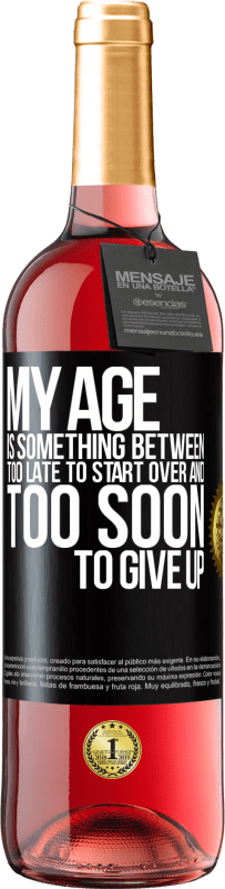 29,95 € 免费送货 | 桃红葡萄酒 ROSÉ版 我的年龄介于...之间，为时已晚，再也不能放弃 黑标. 可自定义的标签 青年酒 收成 2023 Tempranillo