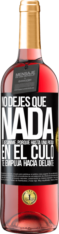 29,95 € Envío gratis | Vino Rosado Edición ROSÉ No dejes que nada te desanime, porque hasta una patada en el culo te empuja hacia delante Etiqueta Negra. Etiqueta personalizable Vino joven Cosecha 2023 Tempranillo