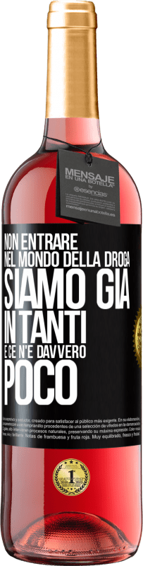 29,95 € Spedizione Gratuita | Vino rosato Edizione ROSÉ Non entrare nel mondo della droga ... Siamo già in tanti e ce n'è davvero poco Etichetta Nera. Etichetta personalizzabile Vino giovane Raccogliere 2023 Tempranillo