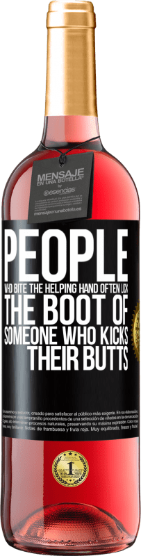 29,95 € | Rosé Wine ROSÉ Edition People who bite the helping hand, often lick the boot of someone who kicks their butts Black Label. Customizable label Young wine Harvest 2023 Tempranillo