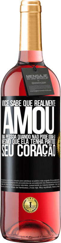 «Você sabe que realmente amou uma pessoa quando não pode odiá-la, mesmo que ela tenha partido seu coração» Edição ROSÉ