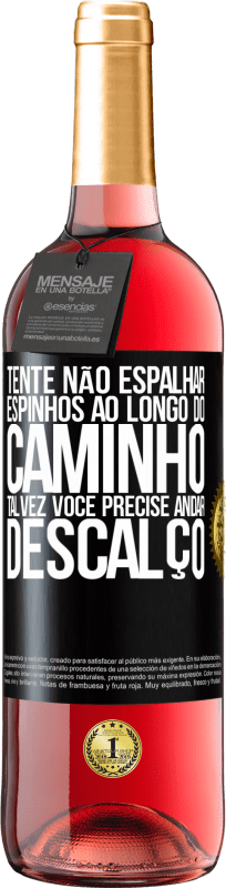 29,95 € | Vinho rosé Edição ROSÉ Tente não espalhar espinhos ao longo do caminho, talvez você precise andar descalço Etiqueta Preta. Etiqueta personalizável Vinho jovem Colheita 2024 Tempranillo