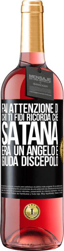 29,95 € Spedizione Gratuita | Vino rosato Edizione ROSÉ Fai attenzione di chi ti fidi. Ricorda che Satana era un angelo e Giuda discepolo Etichetta Nera. Etichetta personalizzabile Vino giovane Raccogliere 2025 Tempranillo
