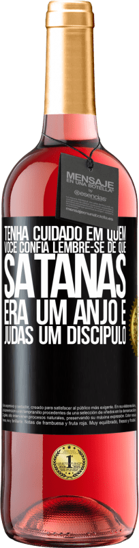 29,95 € Envio grátis | Vinho rosé Edição ROSÉ Tenha cuidado em quem você confia. Lembre-se de que Satanás era um anjo e Judas um discípulo Etiqueta Preta. Etiqueta personalizável Vinho jovem Colheita 2025 Tempranillo