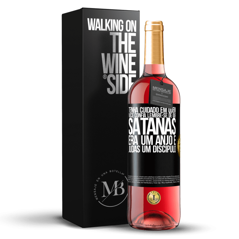 29,95 € Envio grátis | Vinho rosé Edição ROSÉ Tenha cuidado em quem você confia. Lembre-se de que Satanás era um anjo e Judas um discípulo Etiqueta Preta. Etiqueta personalizável Vinho jovem Colheita 2025 Tempranillo