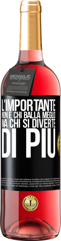 29,95 € Spedizione Gratuita | Vino rosato Edizione ROSÉ L'importante non è chi balla meglio, ma chi si diverte di più Etichetta Nera. Etichetta personalizzabile Vino giovane Raccogliere 2025 Tempranillo