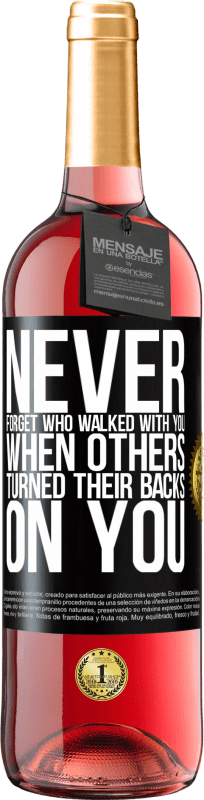 29,95 € | Rosé Wine ROSÉ Edition Never forget who walked with you when others turned their backs on you Black Label. Customizable label Young wine Harvest 2023 Tempranillo