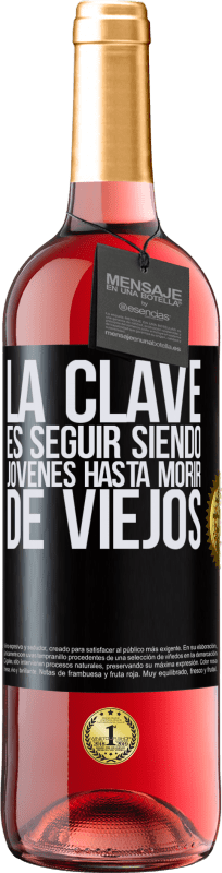 29,95 € Envío gratis | Vino Rosado Edición ROSÉ La clave es seguir siendo jóvenes hasta morir de viejos Etiqueta Negra. Etiqueta personalizable Vino joven Cosecha 2023 Tempranillo