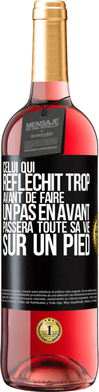 «Celui qui réfléchit trop avant de faire un pas en avant passera toute sa vie sur un pied» Édition ROSÉ