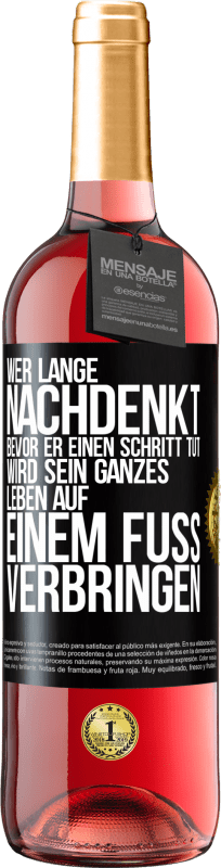 29,95 € Kostenloser Versand | Roséwein ROSÉ Ausgabe Wer lange nachdenkt, bevor er einen Schritt tut, wird sein ganzes Leben auf einem Fuß verbringen Schwarzes Etikett. Anpassbares Etikett Junger Wein Ernte 2024 Tempranillo