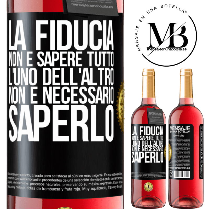 29,95 € Spedizione Gratuita | Vino rosato Edizione ROSÉ La fiducia non è sapere tutto l'uno dell'altro. Non è necessario saperlo Etichetta Nera. Etichetta personalizzabile Vino giovane Raccogliere 2023 Tempranillo