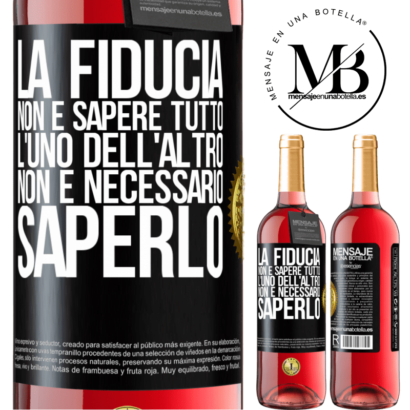 29,95 € Spedizione Gratuita | Vino rosato Edizione ROSÉ La fiducia non è sapere tutto l'uno dell'altro. Non è necessario saperlo Etichetta Nera. Etichetta personalizzabile Vino giovane Raccogliere 2025 Tempranillo