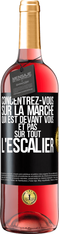 29,95 € | Vin rosé Édition ROSÉ Concentrez-vous sur la marche qui est devant vous et pas sur tout l'escalier Étiquette Noire. Étiquette personnalisable Vin jeune Récolte 2024 Tempranillo