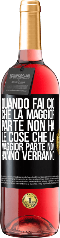 Spedizione Gratuita | Vino rosato Edizione ROSÉ Quando fai ciò che la maggior parte non ha, le cose che la maggior parte non hanno verranno Etichetta Nera. Etichetta personalizzabile Vino giovane Raccogliere 2023 Tempranillo