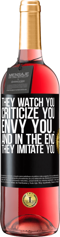 29,95 € Free Shipping | Rosé Wine ROSÉ Edition They watch you, criticize you, envy you ... and in the end, they imitate you Black Label. Customizable label Young wine Harvest 2025 Tempranillo