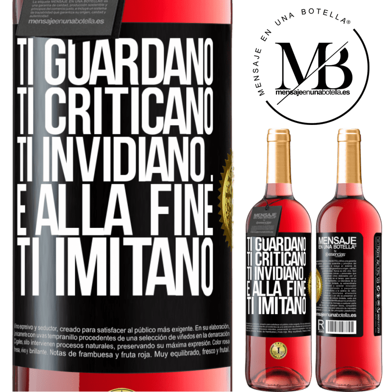 29,95 € Spedizione Gratuita | Vino rosato Edizione ROSÉ Ti guardano, ti criticano, ti invidiano ... e alla fine ti imitano Etichetta Nera. Etichetta personalizzabile Vino giovane Raccogliere 2025 Tempranillo