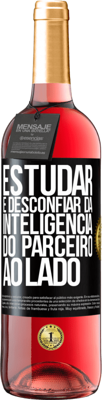 29,95 € Envio grátis | Vinho rosé Edição ROSÉ Estudar é desconfiar da inteligência do parceiro ao lado Etiqueta Preta. Etiqueta personalizável Vinho jovem Colheita 2023 Tempranillo