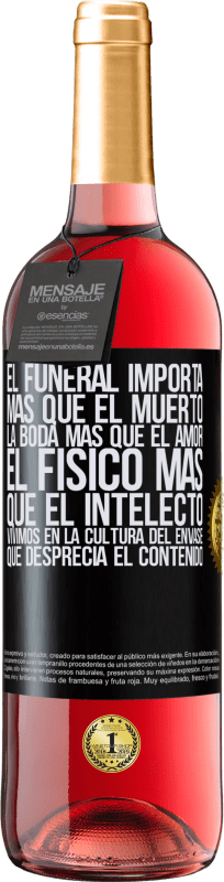 «El funeral importa más que el muerto, la boda más que el amor, el físico más que el intelecto. Vivimos en la cultura del» Edición ROSÉ