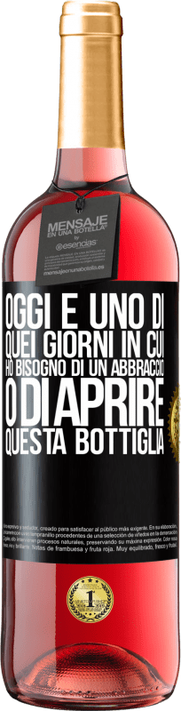 29,95 € | Vino rosato Edizione ROSÉ Oggi è uno di quei giorni in cui ho bisogno di un abbraccio o di aprire questa bottiglia Etichetta Nera. Etichetta personalizzabile Vino giovane Raccogliere 2024 Tempranillo