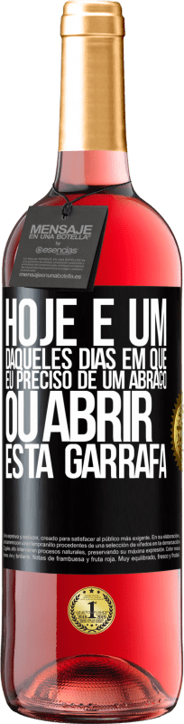 29,95 € | Vinho rosé Edição ROSÉ Hoje é um daqueles dias em que eu preciso de um abraço, ou abrir esta garrafa Etiqueta Preta. Etiqueta personalizável Vinho jovem Colheita 2024 Tempranillo