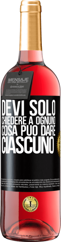 29,95 € | Vino rosato Edizione ROSÉ Devi solo chiedere a ognuno cosa può dare ciascuno Etichetta Nera. Etichetta personalizzabile Vino giovane Raccogliere 2024 Tempranillo