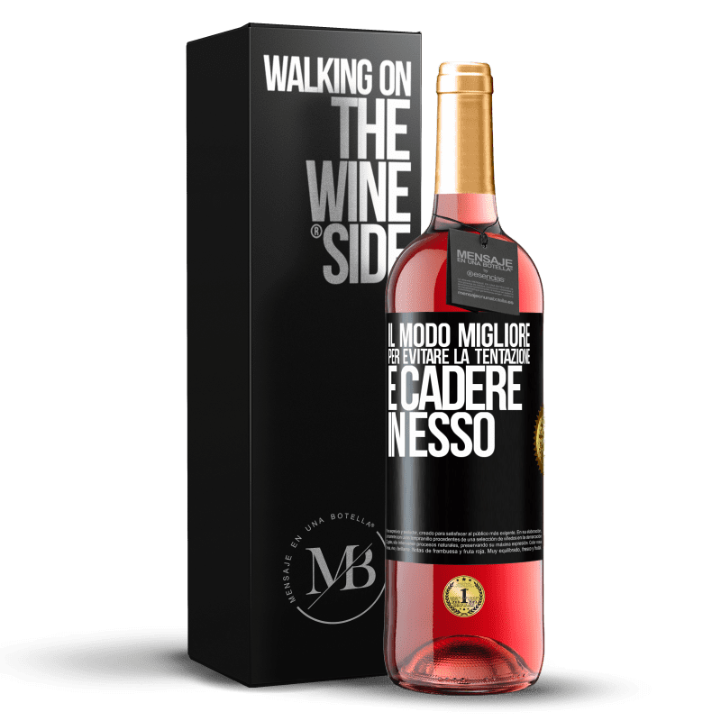 29,95 € Spedizione Gratuita | Vino rosato Edizione ROSÉ Il modo migliore per evitare la tentazione è cadere in esso Etichetta Nera. Etichetta personalizzabile Vino giovane Raccogliere 2024 Tempranillo