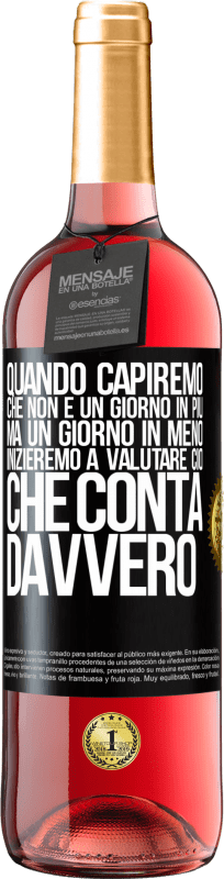 29,95 € | Vino rosato Edizione ROSÉ Quando capiremo che non è un giorno in più, ma un giorno in meno, inizieremo a valutare ciò che conta davvero Etichetta Nera. Etichetta personalizzabile Vino giovane Raccogliere 2024 Tempranillo