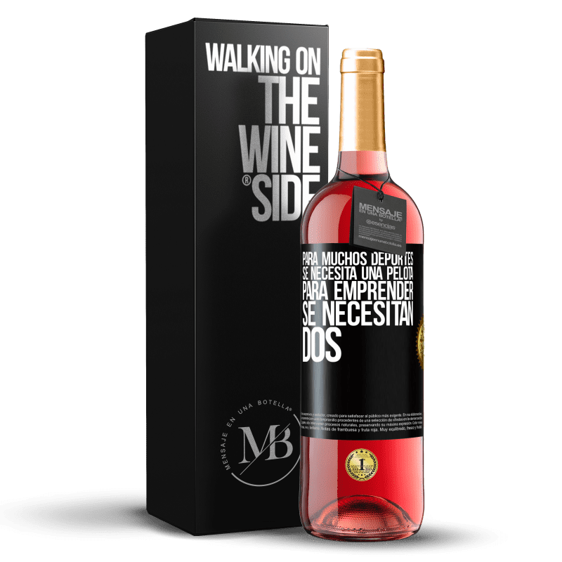 29,95 € Envío gratis | Vino Rosado Edición ROSÉ Para muchos deportes se necesita una pelota. Para emprender, se necesitan dos Etiqueta Negra. Etiqueta personalizable Vino joven Cosecha 2024 Tempranillo