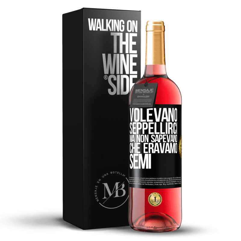 29,95 € Spedizione Gratuita | Vino rosato Edizione ROSÉ Volevano seppellirci. Ma non sapevano che eravamo semi Etichetta Nera. Etichetta personalizzabile Vino giovane Raccogliere 2024 Tempranillo