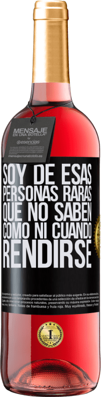 29,95 € | Vino Rosado Edición ROSÉ Soy de esas personas raras que no saben cómo ni cuándo rendirse Etiqueta Negra. Etiqueta personalizable Vino joven Cosecha 2024 Tempranillo