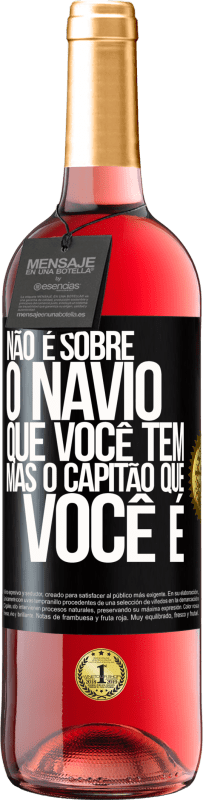 29,95 € Envio grátis | Vinho rosé Edição ROSÉ Não é sobre o navio que você tem, mas o capitão que você é Etiqueta Preta. Etiqueta personalizável Vinho jovem Colheita 2025 Tempranillo