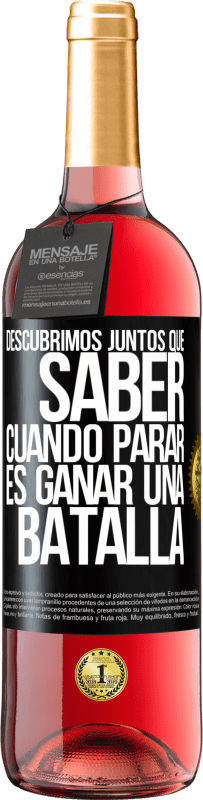 29,95 € Envío gratis | Vino Rosado Edición ROSÉ Descubrimos juntos que saber cuándo parar, es ganar una batalla Etiqueta Negra. Etiqueta personalizable Vino joven Cosecha 2025 Tempranillo