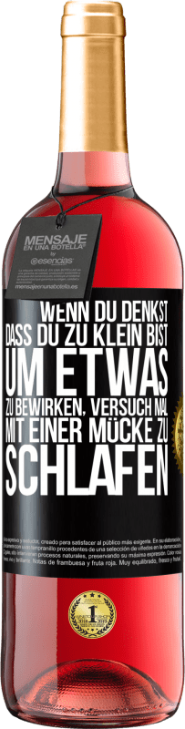 29,95 € | Roséwein ROSÉ Ausgabe Wenn du denkst, dass du zu klein bist, um etwas zu bewirken, versuch mal, mit einer Mücke zu schlafen Schwarzes Etikett. Anpassbares Etikett Junger Wein Ernte 2025 Tempranillo