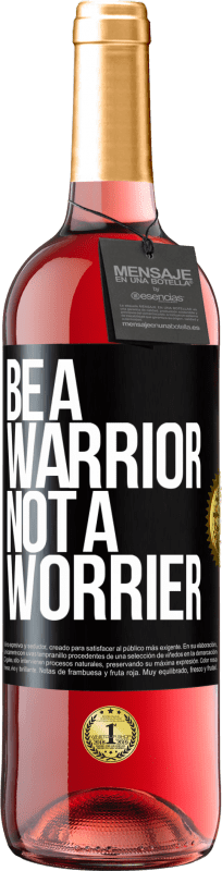 29,95 € | Vino rosato Edizione ROSÉ Be a warrior, not a worrier Etichetta Nera. Etichetta personalizzabile Vino giovane Raccogliere 2024 Tempranillo