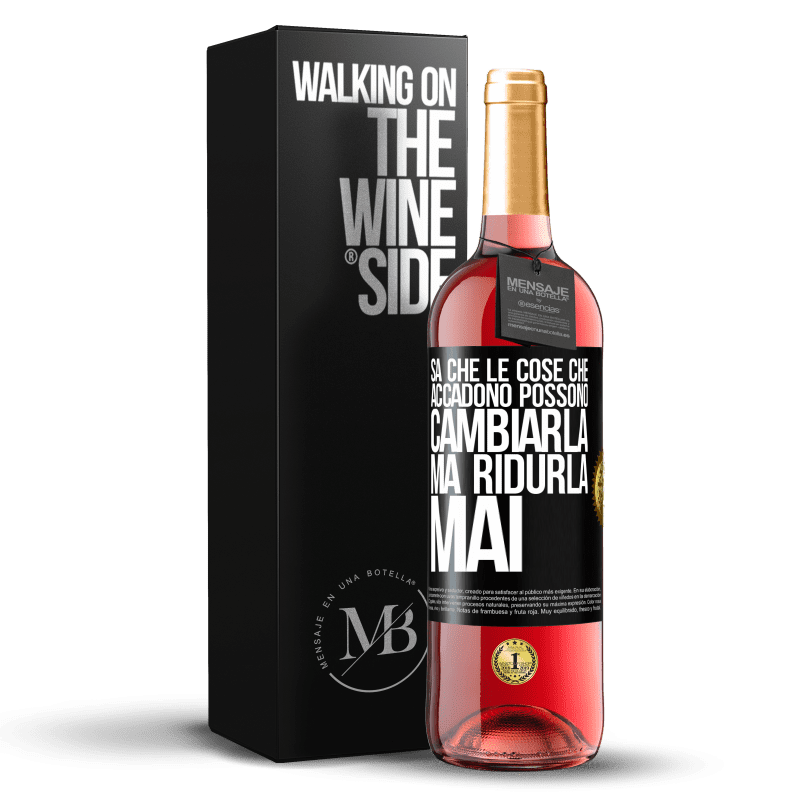 29,95 € Spedizione Gratuita | Vino rosato Edizione ROSÉ Sa che le cose che accadono possono cambiarla, ma ridurla, mai Etichetta Nera. Etichetta personalizzabile Vino giovane Raccogliere 2024 Tempranillo