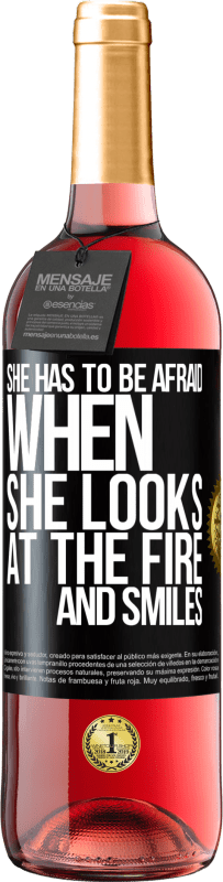 29,95 € | Rosé Wine ROSÉ Edition She has to be afraid when she looks at the fire and smiles Black Label. Customizable label Young wine Harvest 2024 Tempranillo