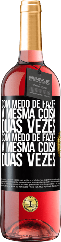 29,95 € | Vinho rosé Edição ROSÉ Com medo de fazer a mesma coisa duas vezes. Com medo de fazer a mesma coisa duas vezes Etiqueta Preta. Etiqueta personalizável Vinho jovem Colheita 2024 Tempranillo