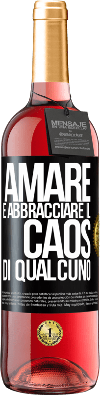 29,95 € | Vino rosato Edizione ROSÉ Amare è abbracciare il caos di qualcuno Etichetta Nera. Etichetta personalizzabile Vino giovane Raccogliere 2023 Tempranillo