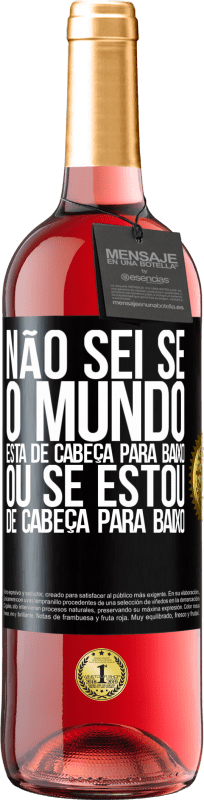 29,95 € | Vinho rosé Edição ROSÉ Não sei se o mundo está de cabeça para baixo ou se estou de cabeça para baixo Etiqueta Preta. Etiqueta personalizável Vinho jovem Colheita 2024 Tempranillo