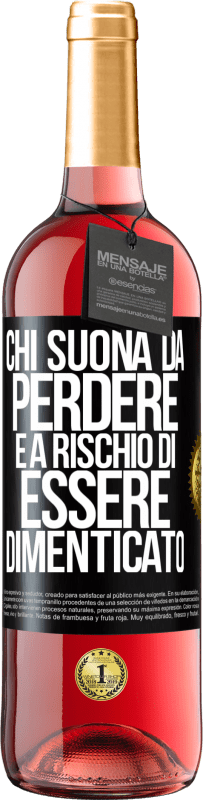 29,95 € | Vino rosato Edizione ROSÉ Chi suona da perdere è a rischio di essere dimenticato Etichetta Nera. Etichetta personalizzabile Vino giovane Raccogliere 2024 Tempranillo